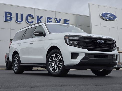 Used 2025 Ford Expedition Active AWD/4WD image 2