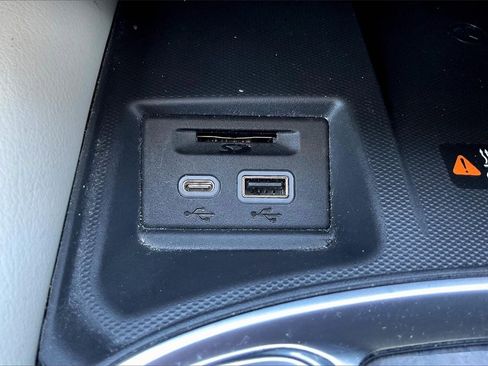 Used 2023 Buick Enclave Essence w/ Experience Buick Package image 32