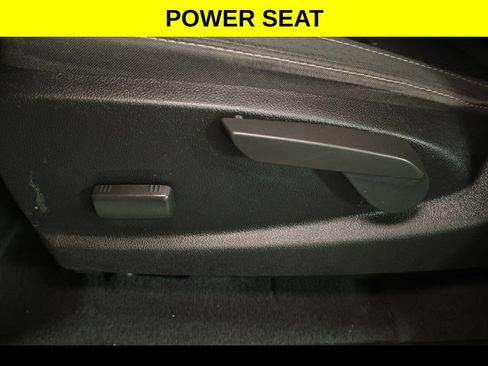Used 2022 Chevrolet Colorado LT w/ LT Convenience Package RWD image 3