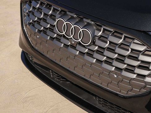 Used 2025 Audi Q5 Premium w/ Premium Plus AWD/4WD image 8