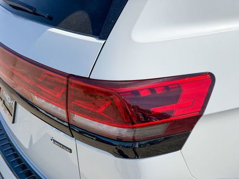 New 2026 Volkswagen Atlas Peak Edition image 8