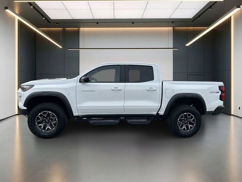 Used 2025 Chevrolet Colorado ZR2 w/ Technology Package AWD/4WD image 2