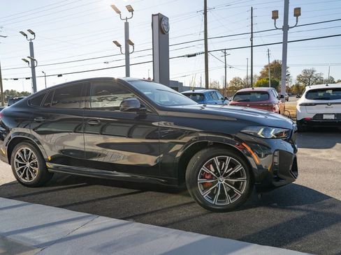 Used 2025 BMW X6 xDrive40i w/ Climate Comfort Package image 10
