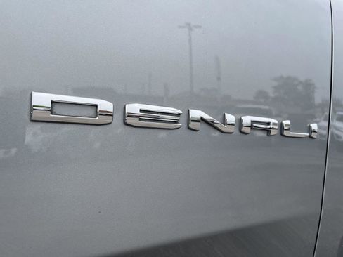 Used 2023 GMC Yukon Denali Ultimate AWD/4WD image 4