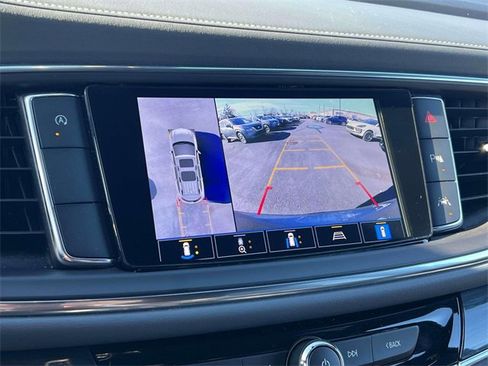 Used 2024 Buick Enclave Premium image 33