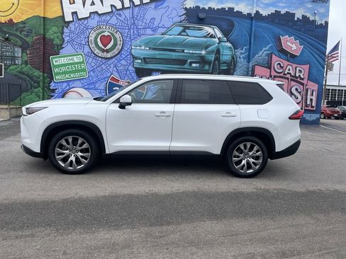 Used 2024 Toyota Grand Highlander Limited image 2