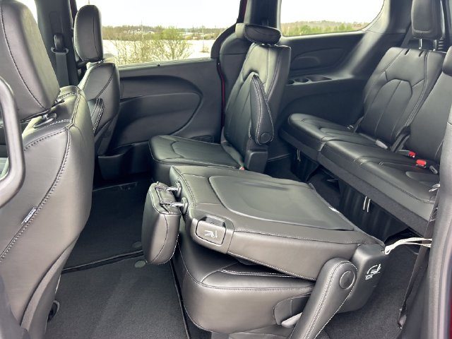 New 2026 Chrysler Pacifica Select FWD image 39
