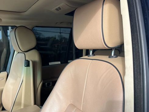 Used 2010 Land Rover Range Rover HSE image 38