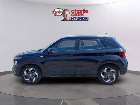 Used 2023 Hyundai Venue SEL w/ Cargo Package image 2