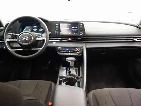 Used 2025 Hyundai Elantra Hybrid FWD image 13