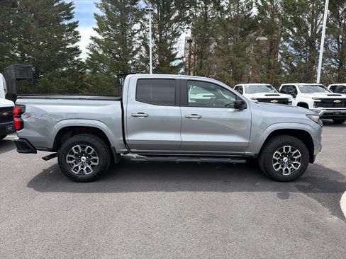 Used 2024 Chevrolet Colorado Z71 w/ Z71 Convenience Package 2 AWD/4WD image 10
