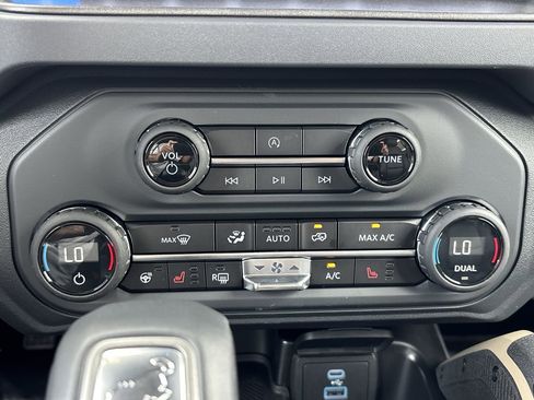 New 2025 Ford Bronco Badlands image 17