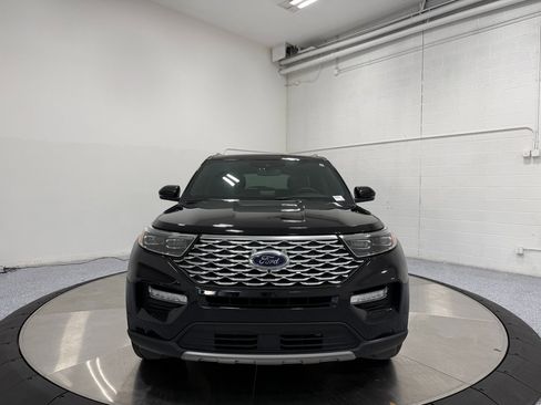 Used 2023 Ford Explorer Platinum w/ Technology Package image 2