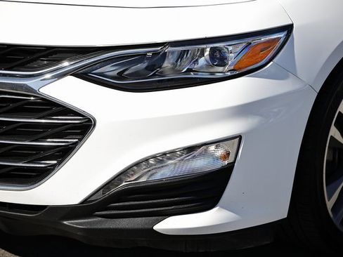 Used 2024 Chevrolet Malibu LT image 2