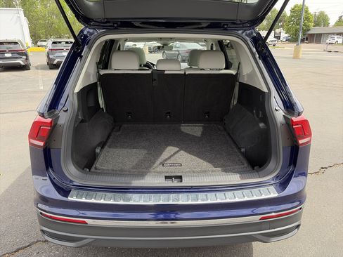 Used 2023 Volkswagen Tiguan SE w/ Panoramic Sunroof Package AWD/4WD image 28