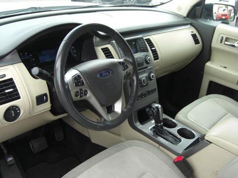 Used 2019 Ford Flex SE FWD image 2