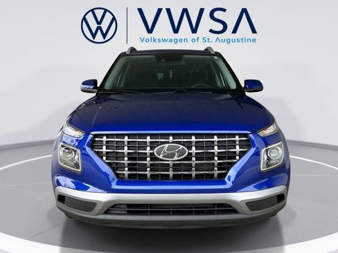 Used 2022 Hyundai Venue SEL w/ Cargo Package FWD image 2