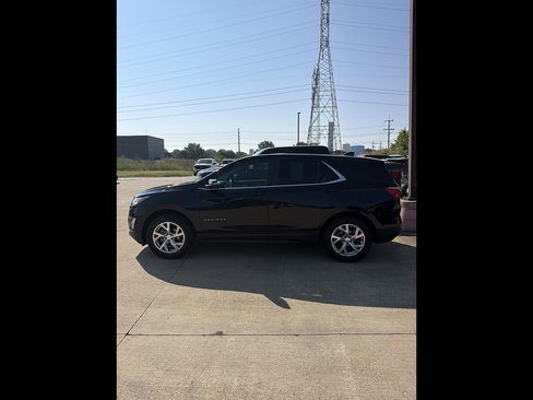 Used 2021 Chevrolet Equinox LT AWD/4WD image 2