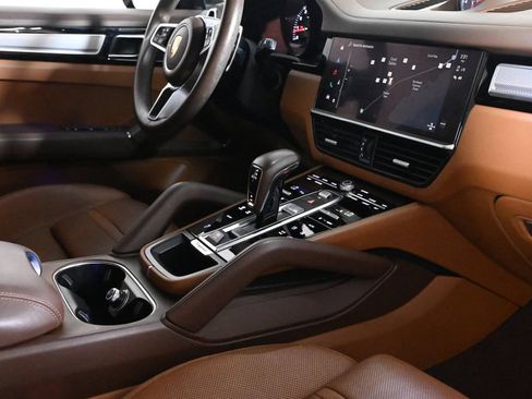 Certified 2023 Porsche Cayenne Platinum Edition AWD/4WD image 47