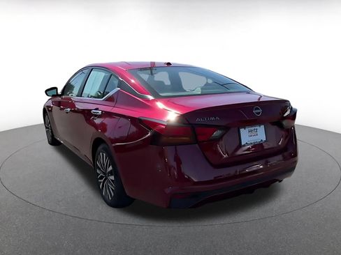 Used 2025 Nissan Altima 2.5 SV FWD image 11