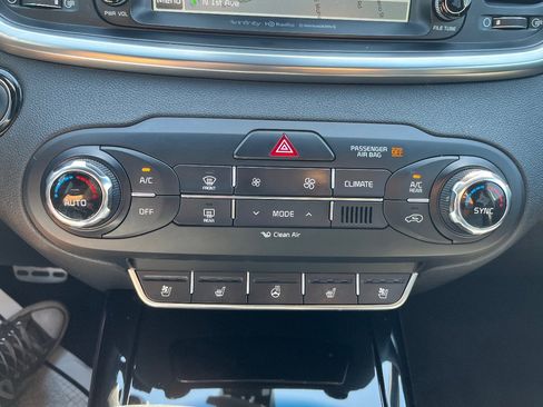 Used 2017 Kia Sorento SX image 16