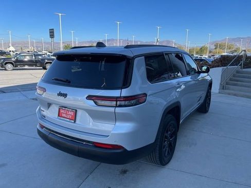 Used 2024 Jeep Grand Cherokee L Altitude image 6