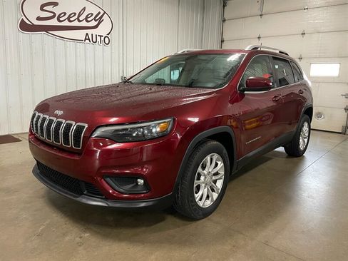 Used 2019 Jeep Cherokee Latitude w/ Popular Appearance Group FWD image 2