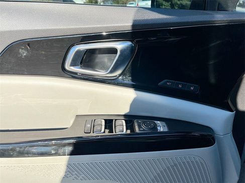 Used 2024 Kia Carnival SX image 18