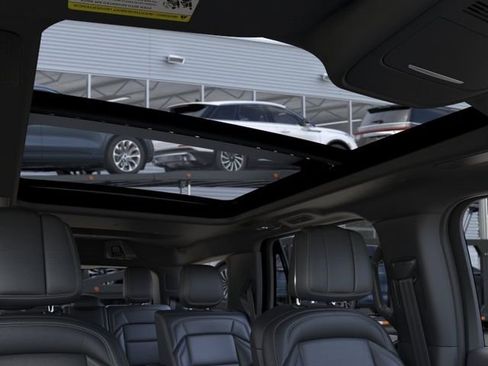 New 2026 Lincoln Navigator Reserve AWD/4WD image 22
