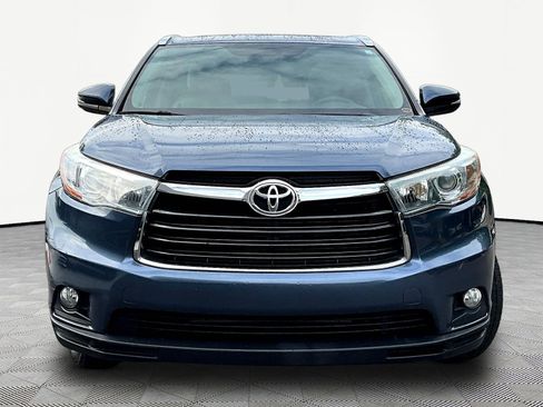 Used 2016 Toyota Highlander XLE FWD image 2