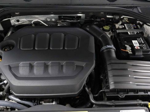 Used 2023 Volkswagen Golf R image 39