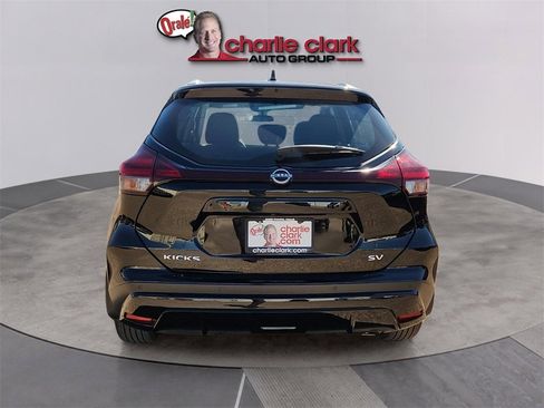 Used 2024 Nissan Kicks SV image 4