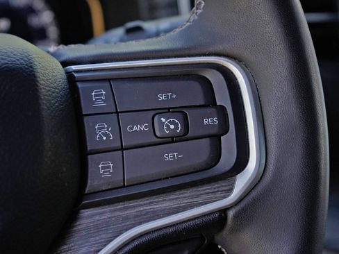 Used 2023 Jeep Wagoneer L Series II RWD image 14