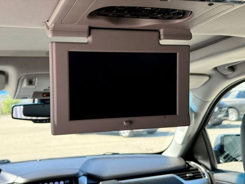 Used 2018 Chevrolet Suburban LT image 13