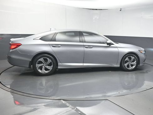 Used 2019 Honda Accord EX image 8