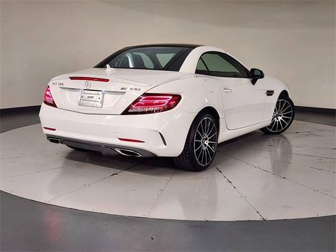 Used 2018 Mercedes-Benz SLC 300 image 2