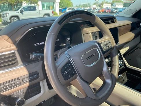 Used 2023 GMC Yukon Denali w/ Denali Reserve Package AWD/4WD image 3
