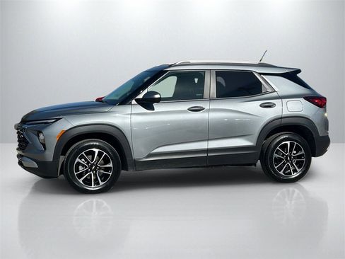 Used 2025 Chevrolet TrailBlazer LT w/ Driver Confidence Package image 8