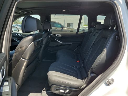 Used 2024 BMW X7 xDrive40i w/ M Sport Package AWD/4WD image 16