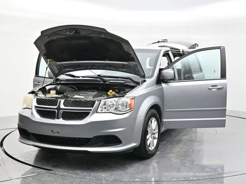 Used 2016 Dodge Grand Caravan SXT image 58