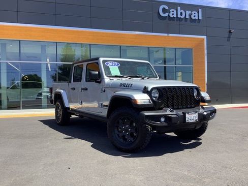 Used 2023 Jeep Gladiator Willys image 2