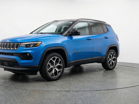 Used 2025 Jeep Compass Limited AWD/4WD image 3