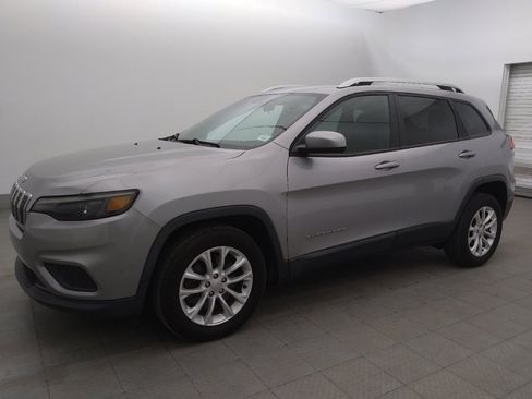Used 2020 Jeep Cherokee Latitude FWD image 2
