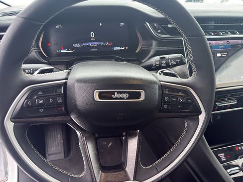 Used 2023 Jeep Grand Cherokee L Limited image 25