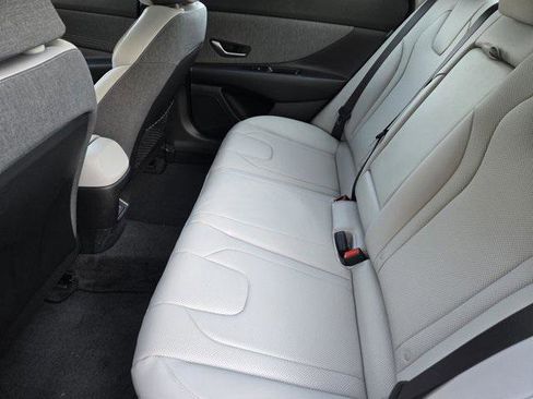 New 2025 Hyundai Elantra Limited image 21