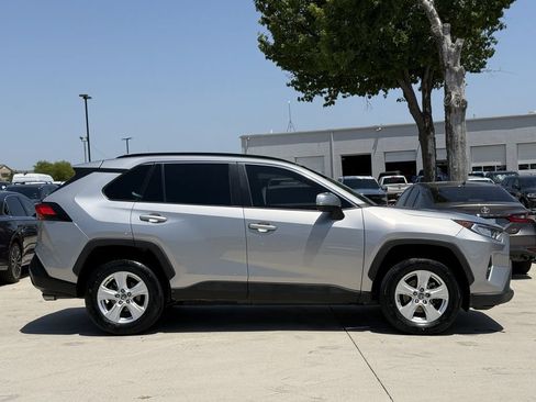 Used 2021 Toyota RAV4 XLE FWD image 3