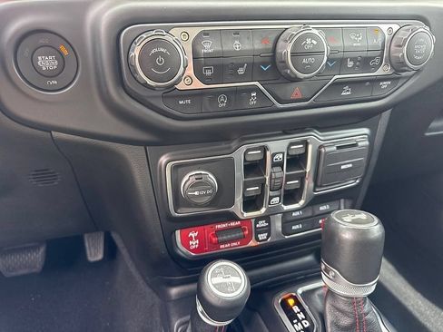 Used 2021 Jeep Wrangler Unlimited Rubicon AWD/4WD image 16