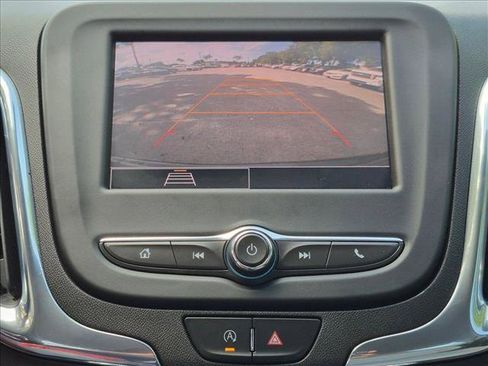 Used 2022 Chevrolet Equinox LS FWD image 13