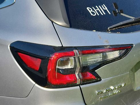 Used 2025 Subaru Outback Premium AWD/4WD image 9
