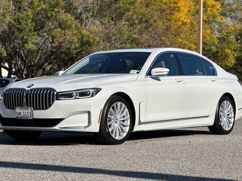 Used 2020 BMW 740i w/ Premium Package image 8